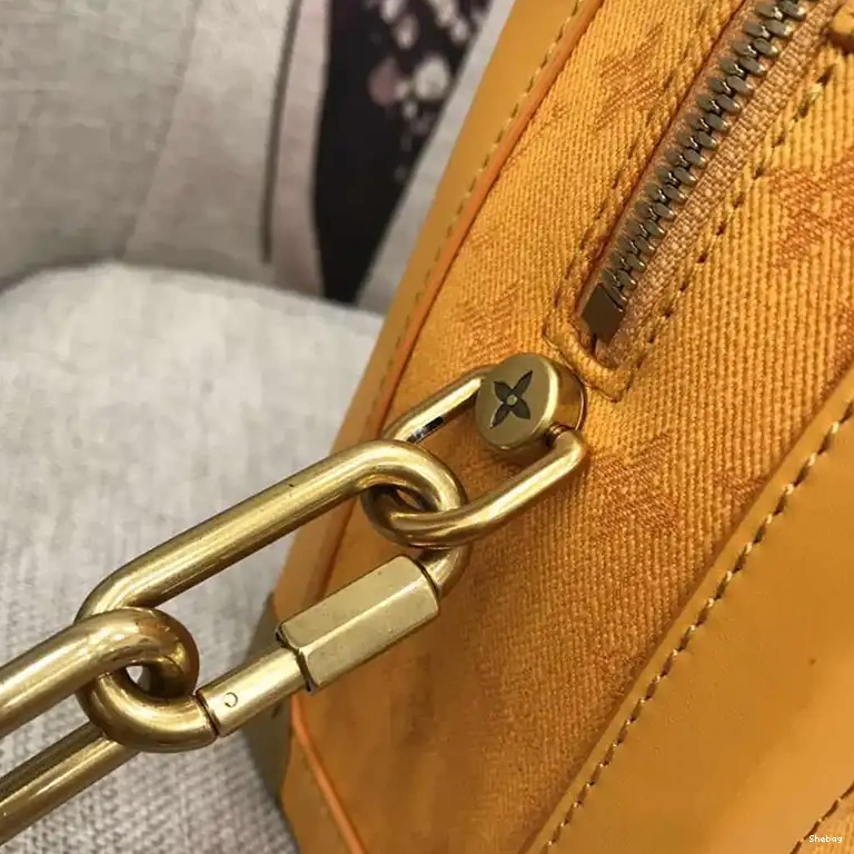LV 1906BL0007 Bags 0724
